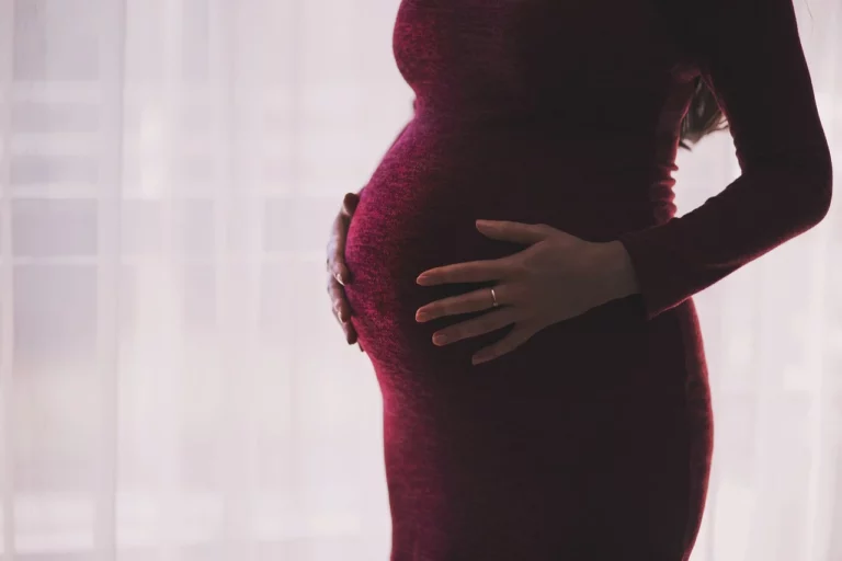 Trądzik w ciąży – co należy wiedzieć?